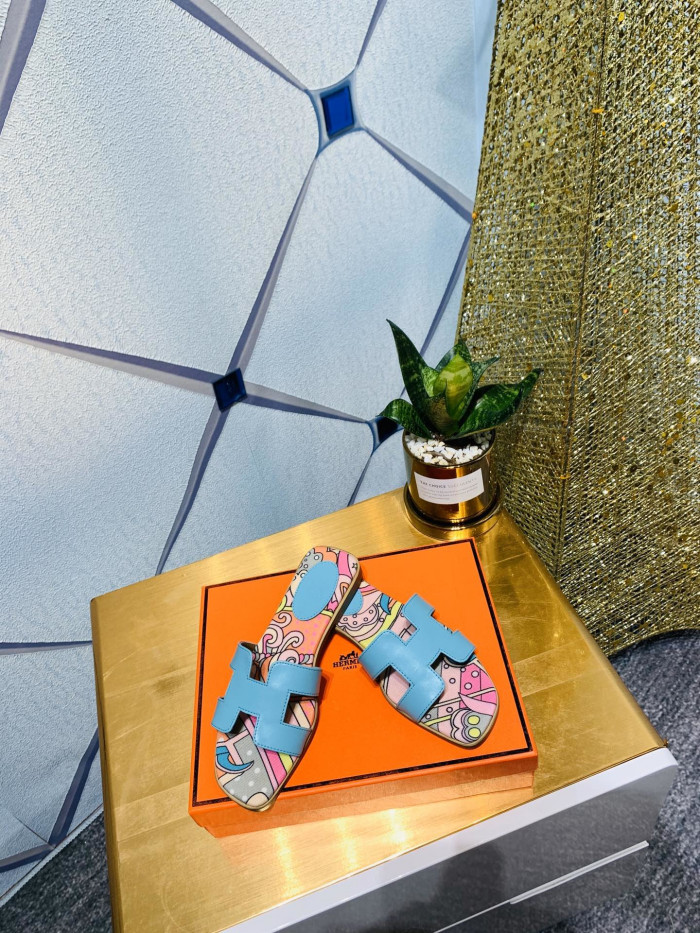H**me5 SANDALS