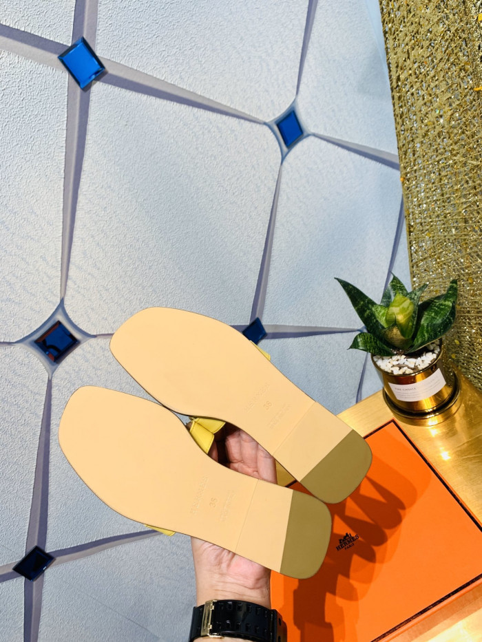 H**me5 SANDALS