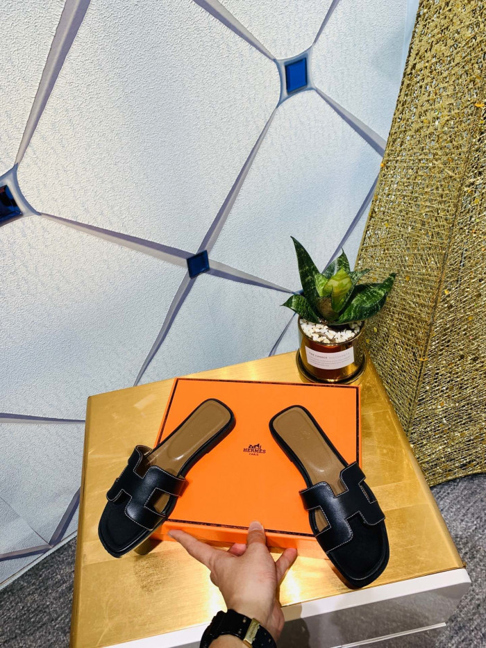 H**me5 SANDALS