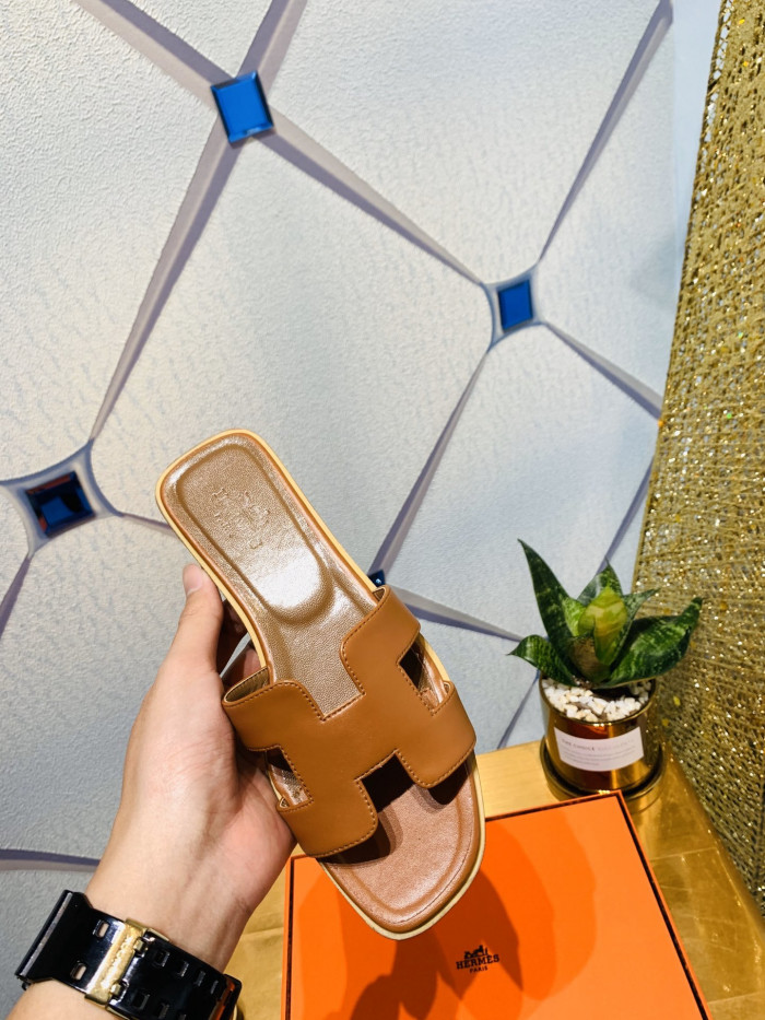 H**me5 SANDALS
