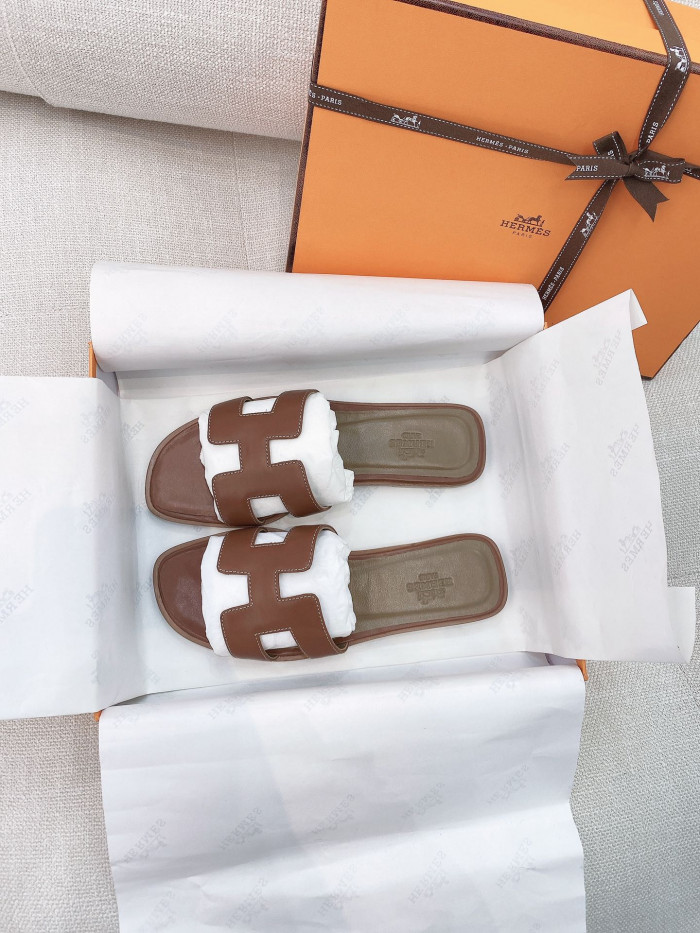H**me5 SANDALS