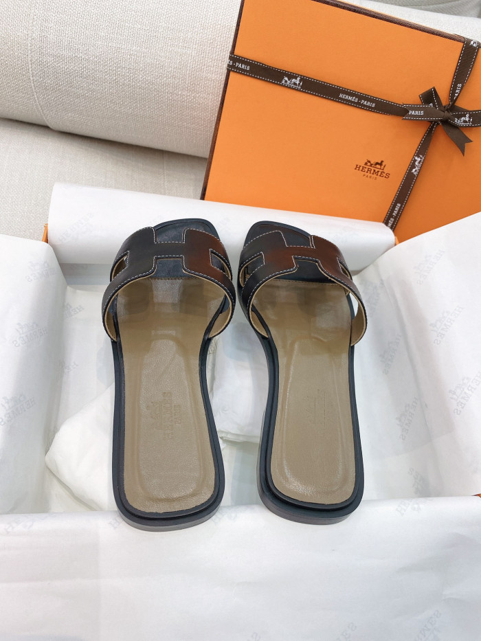 H**me5 SANDALS