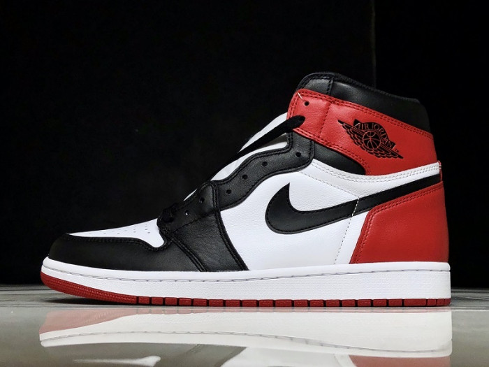 Air Jordan 1 Retro Black Toe 555088-125
