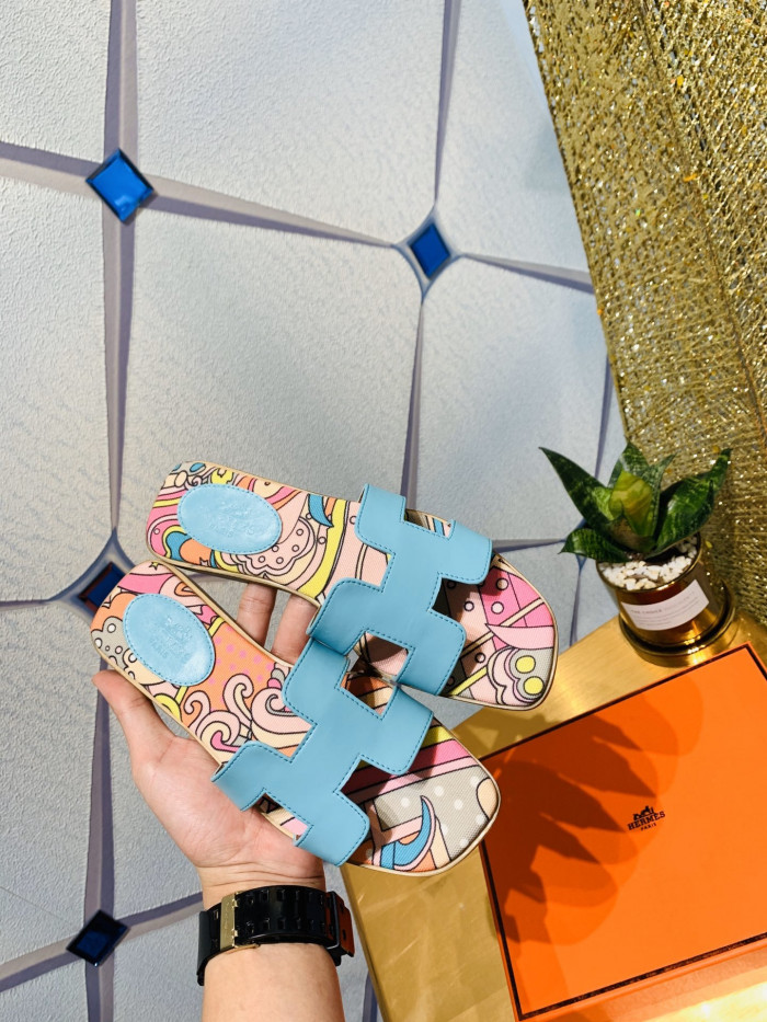 H**me5 SANDALS
