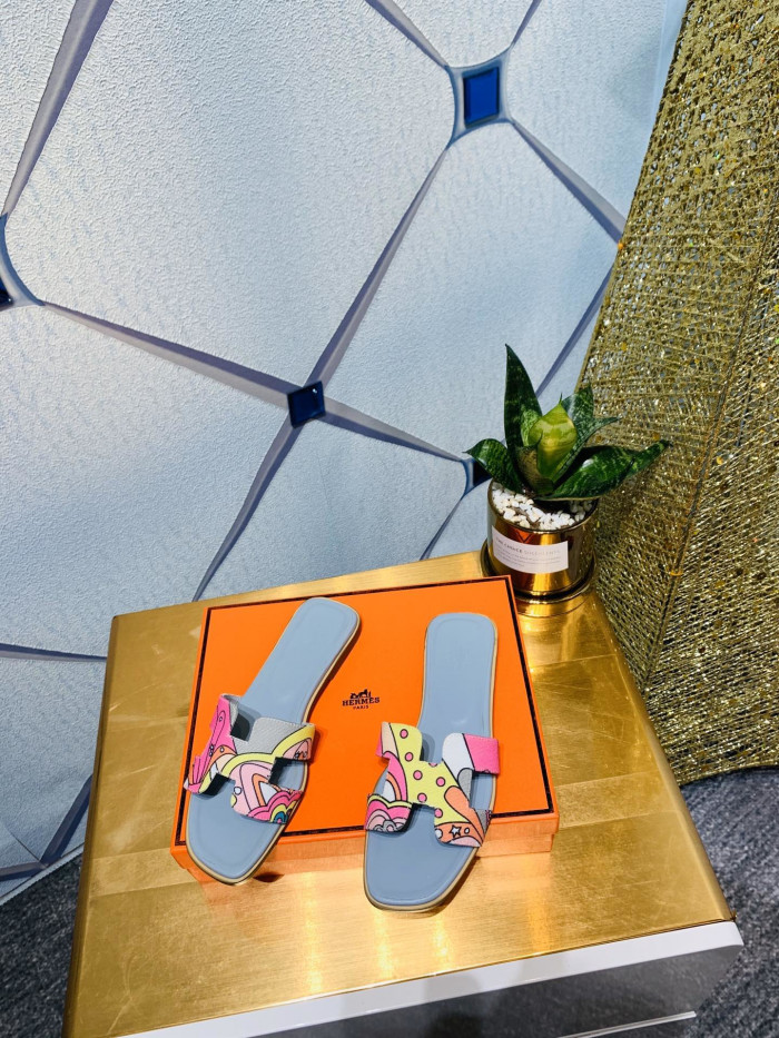 H**me5 SANDALS