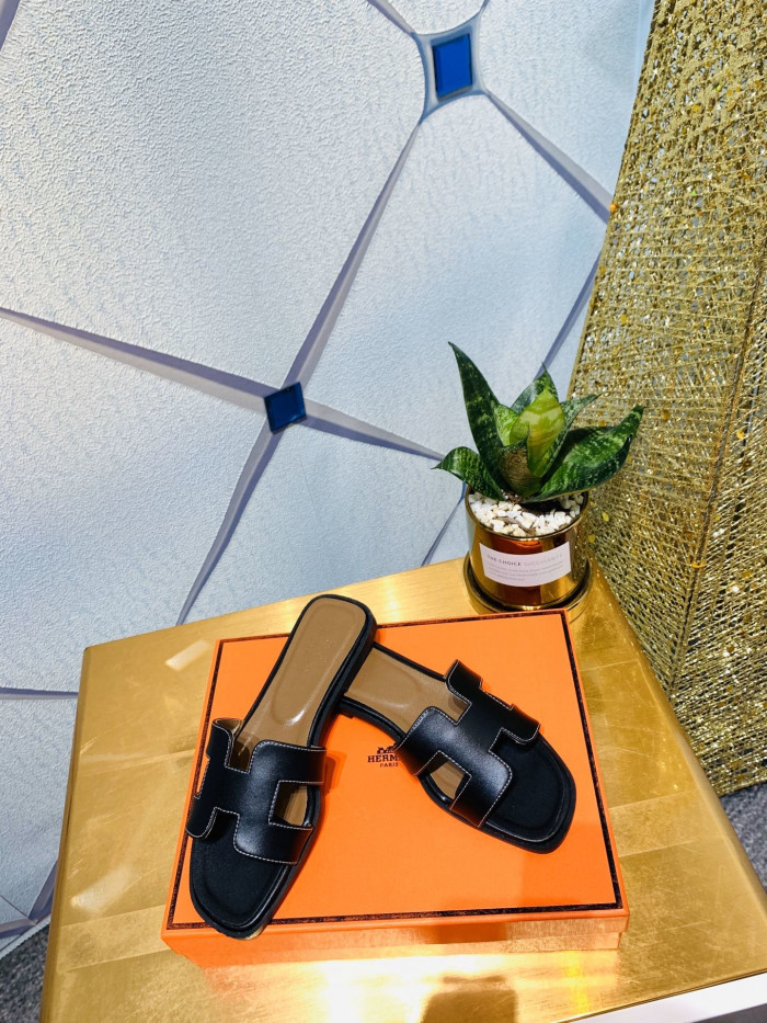 H**me5 SANDALS