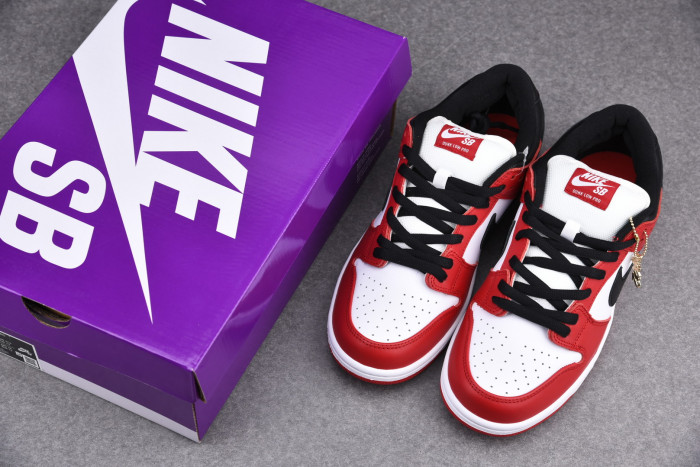 Nike SB Dunk Low "Chicago" BQ6817-600