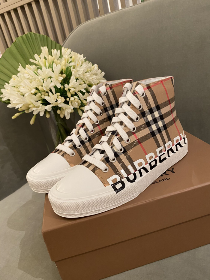BUBERRY SNEAKER
