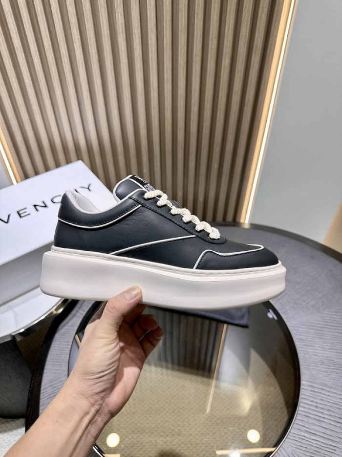 GIVENCHY SNEAKER
