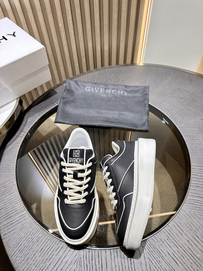 GIVENCHY SNEAKER