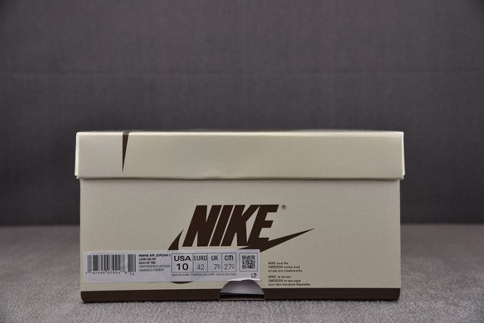 TRAVIS SCOTT AIR JORDAN 1 LOW OG CANARY DZ4137-700