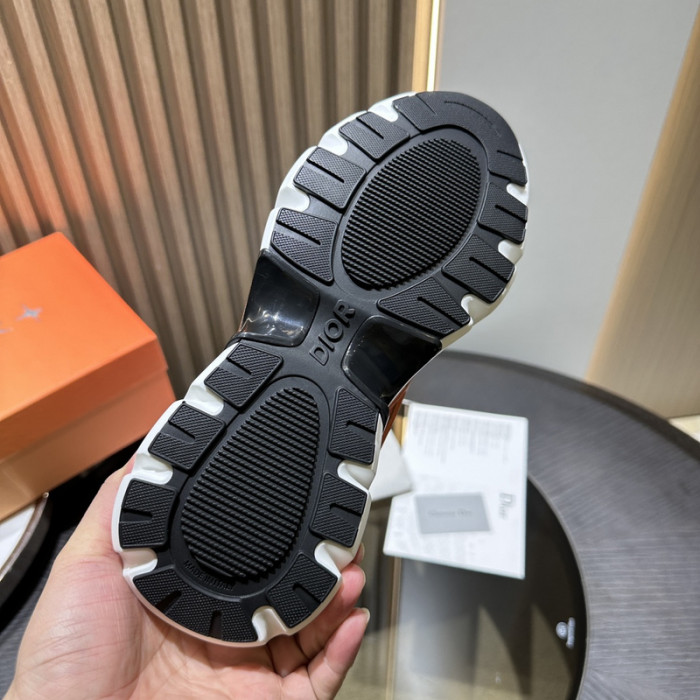 DIO* KAWS B33 SNEAKER