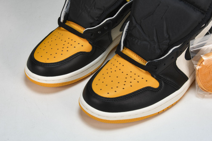 Air Jordan 1 High OG "Yellow Toe" 555088-711
