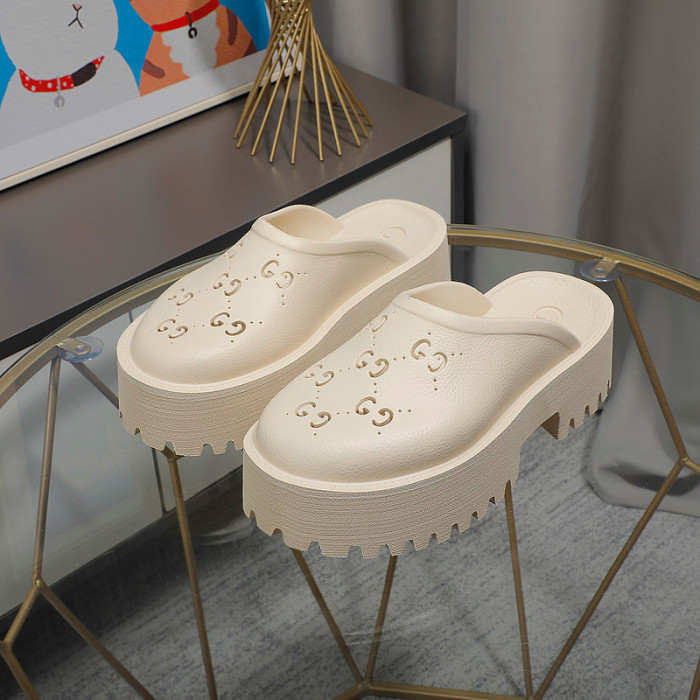 Gvc*1 SANDAL