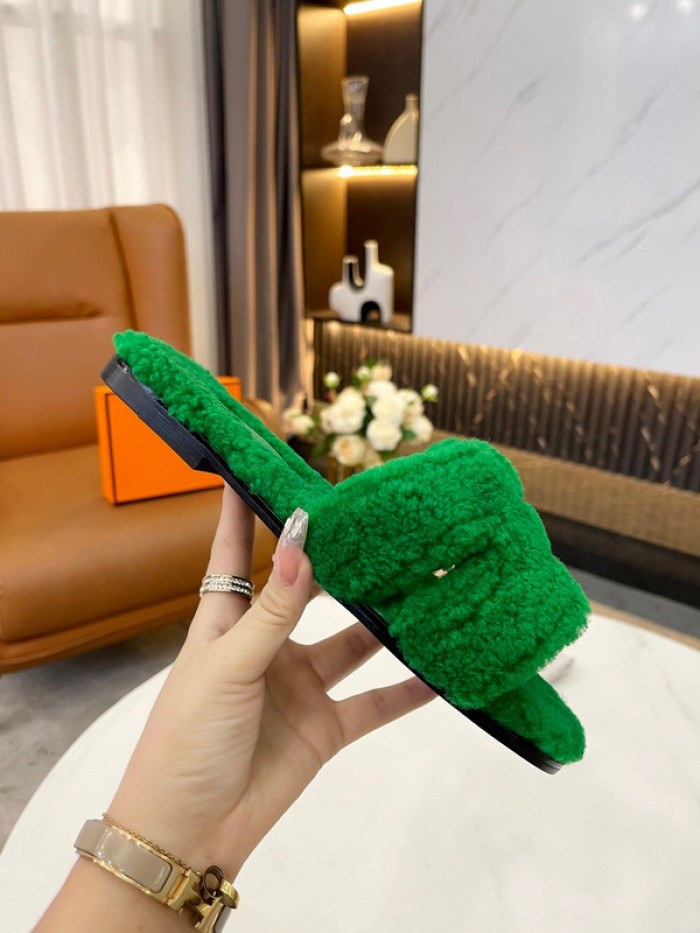 H**me5 SANDALS