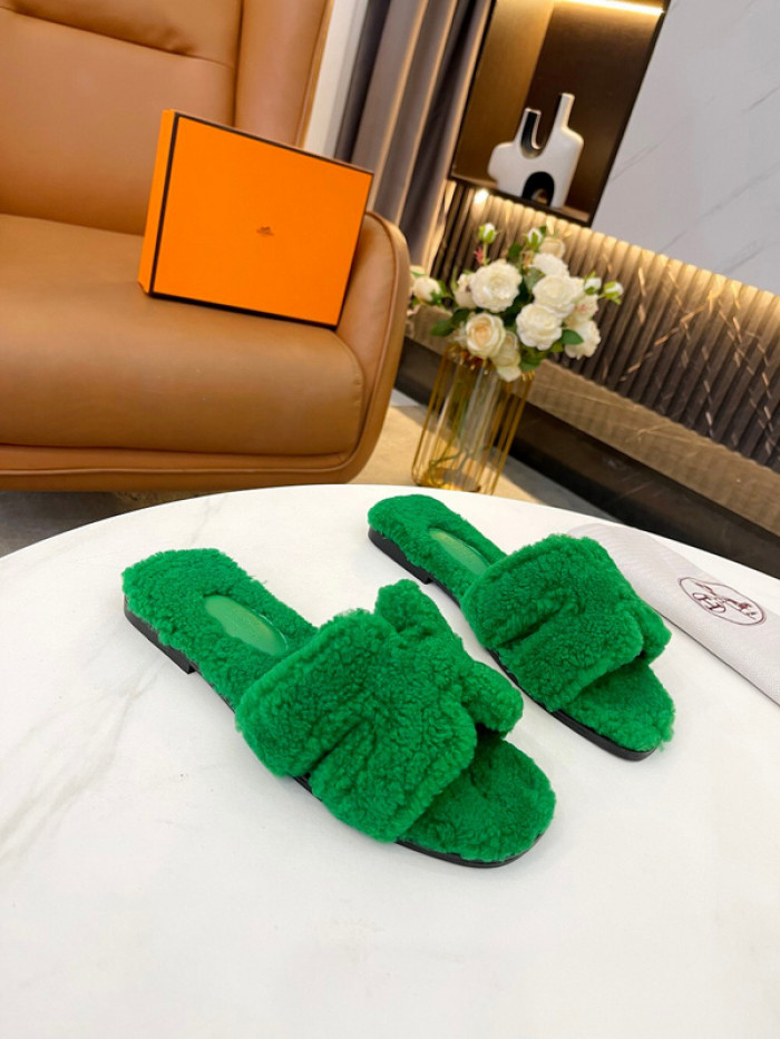 H**me5 SANDALS