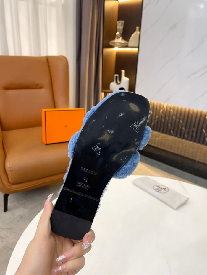 H**me5 SANDALS