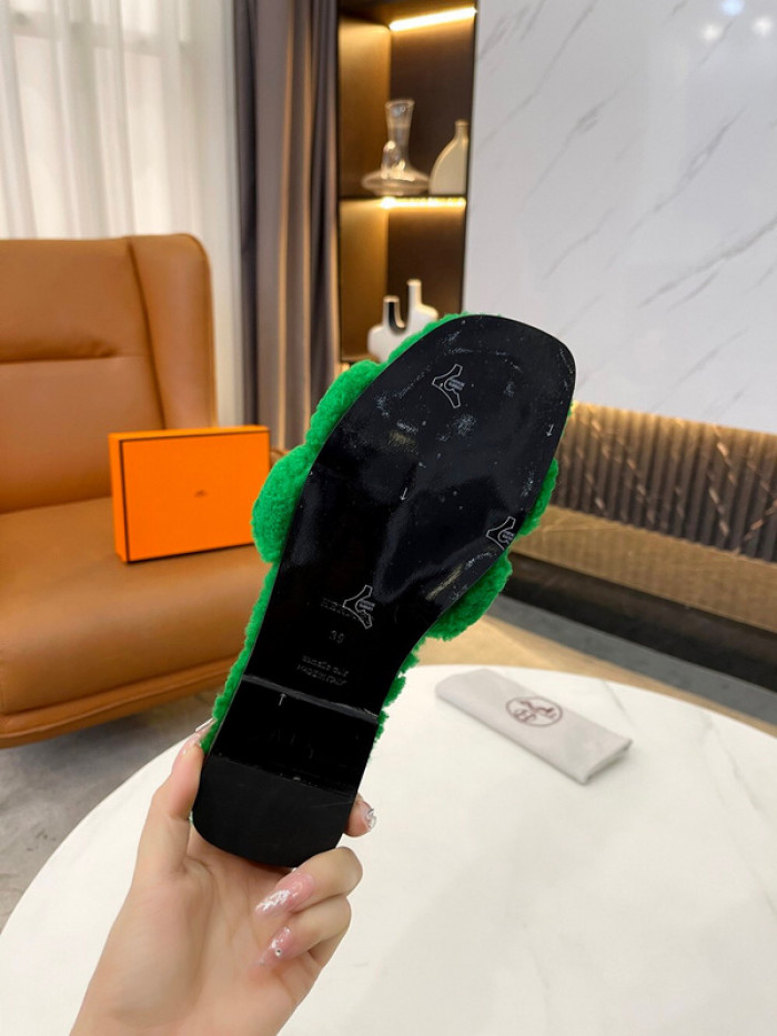 H**me5 SANDALS