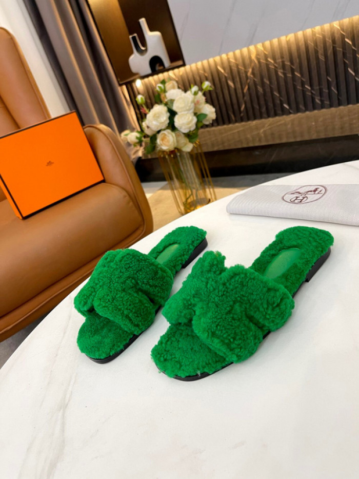 H**me5 SANDALS