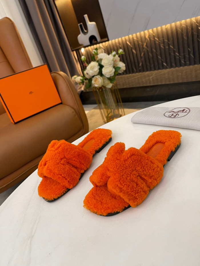 H**me5 SANDALS
