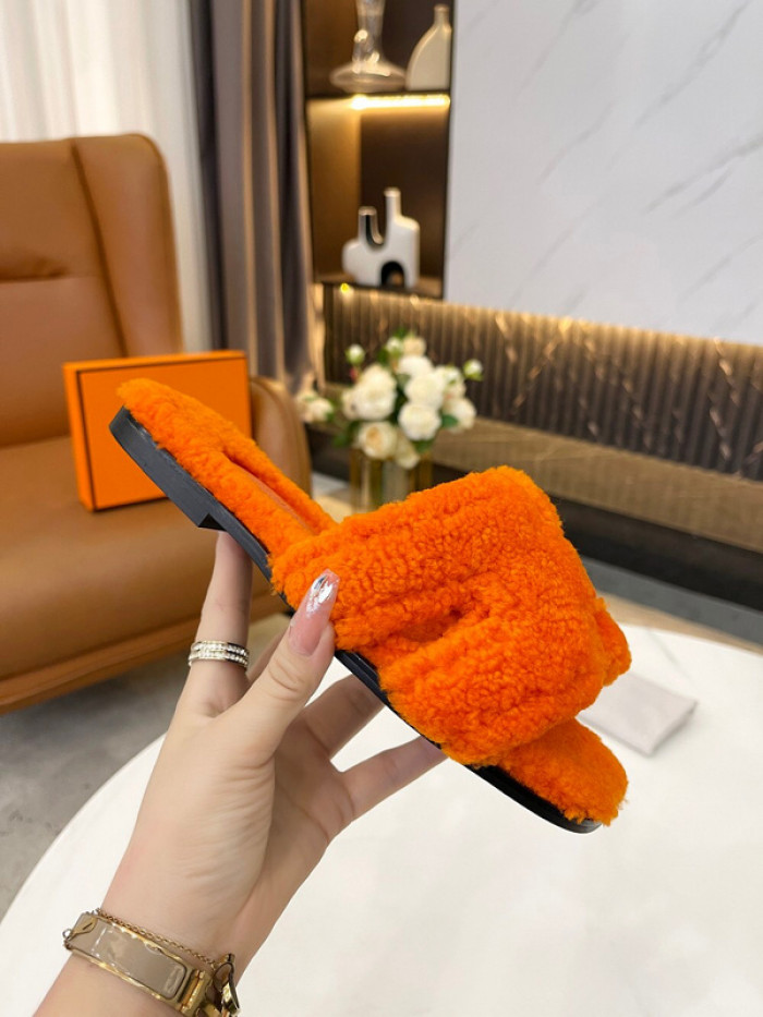 H**me5 SANDALS