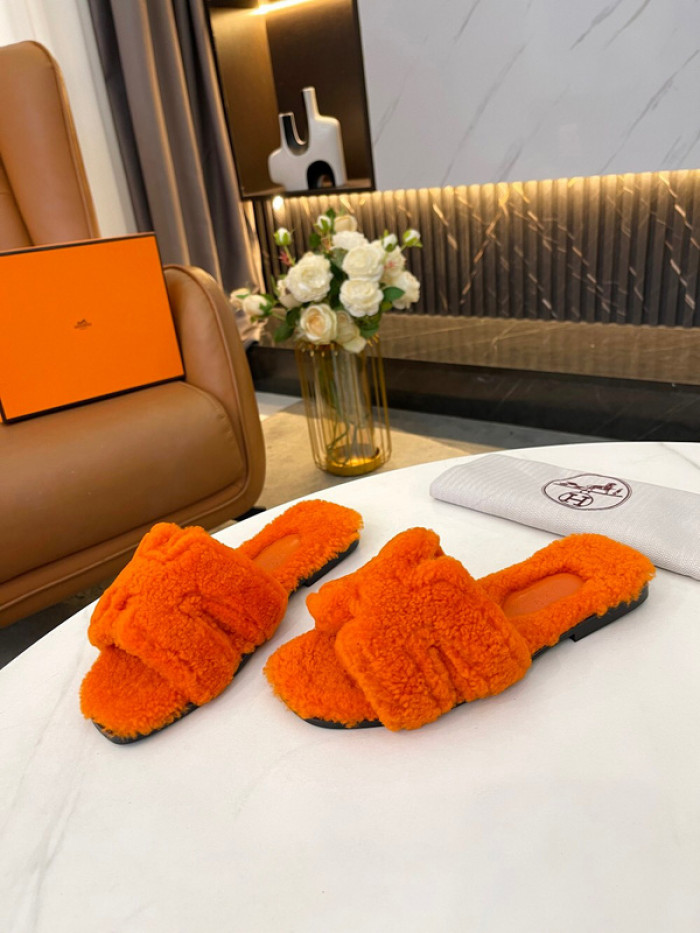 H**me5 SANDALS