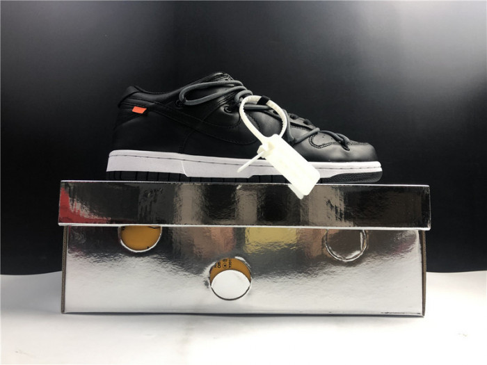 NIKE DUNK LOW