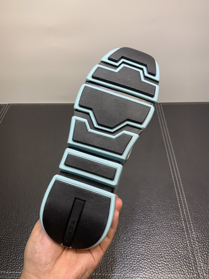 Pra*a sneaker