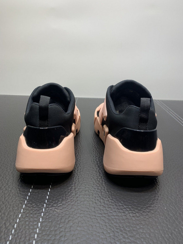 Pra*a sneaker