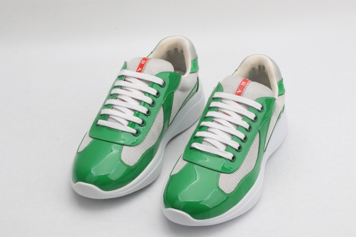 Pra*a sneaker