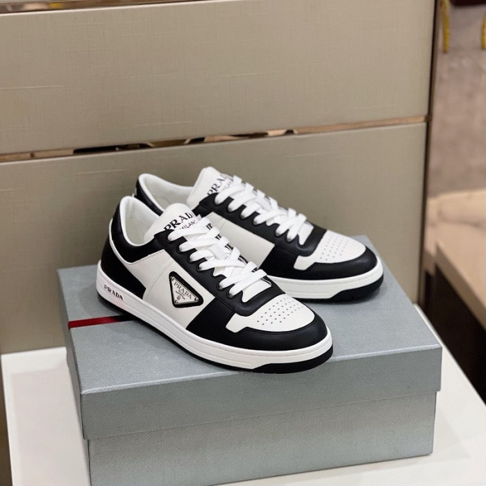 Pra*a sneaker
