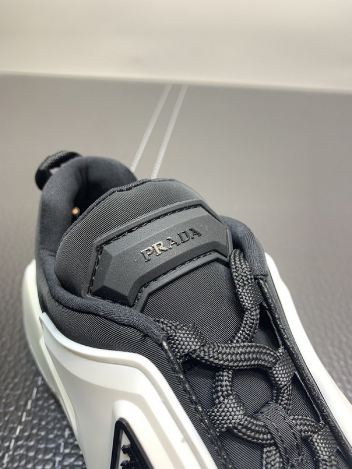Pra*a sneaker