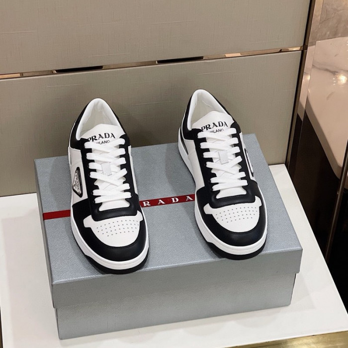 Pra*a sneaker