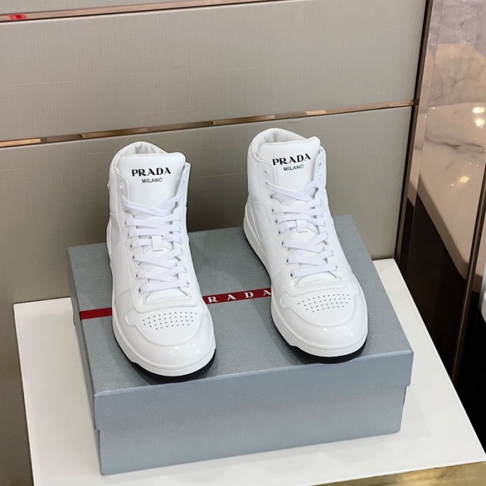 Pra*a sneaker