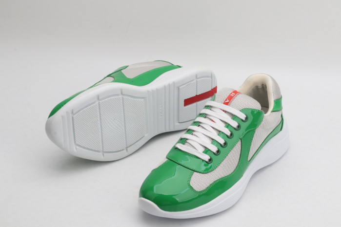 Pra*a sneaker