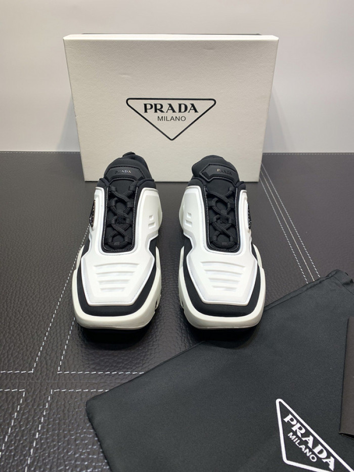 Pra*a sneaker