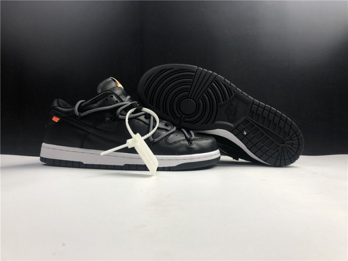 NIKE DUNK LOW