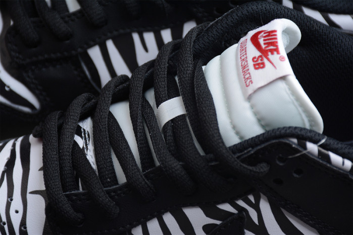 Quartersnacks x Nike SB Dunk Low Zebra DM3510-001