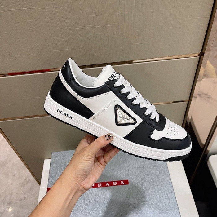 Pra*a sneaker