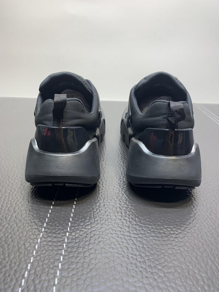 Pra*a sneaker