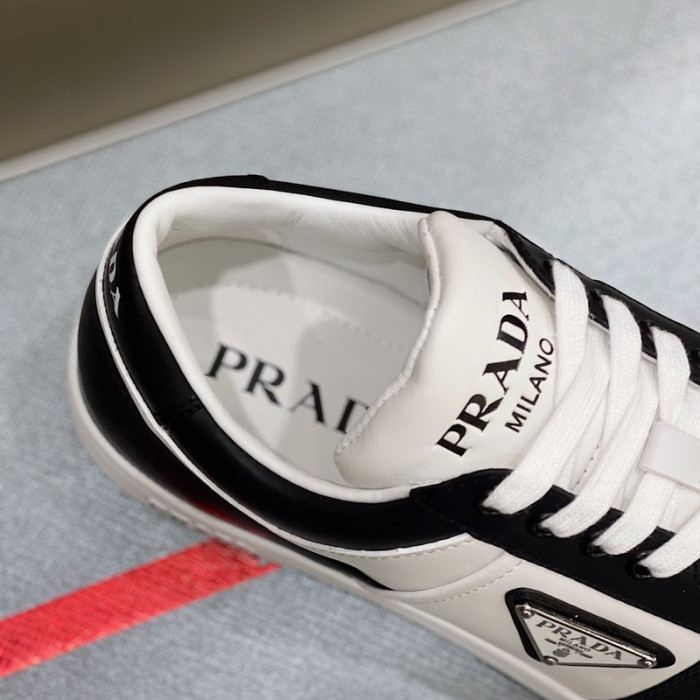 Pra*a sneaker