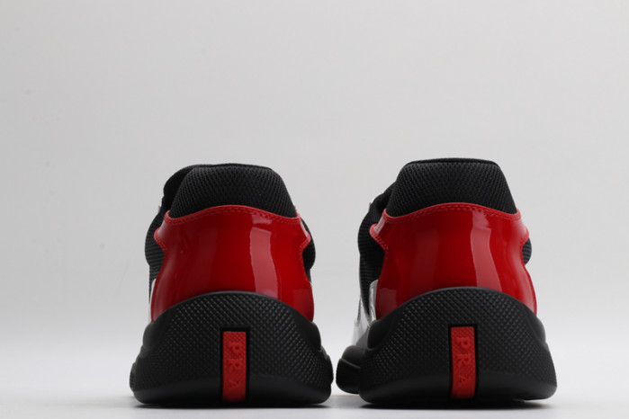 Pra*a sneaker