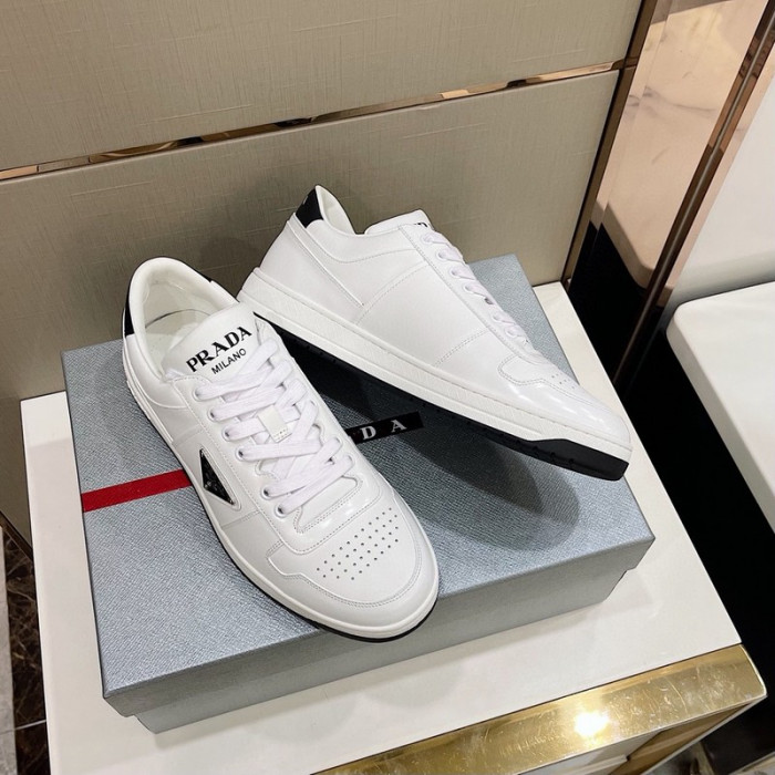 Pra*a sneaker