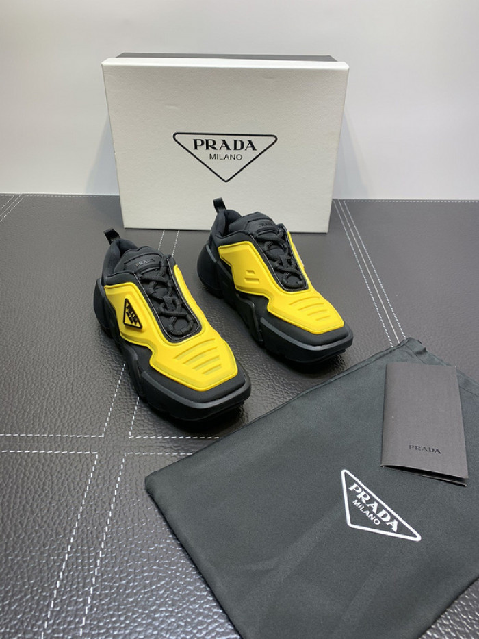 Pra*a sneaker