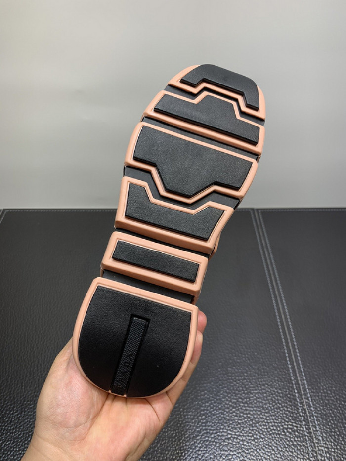 Pra*a sneaker