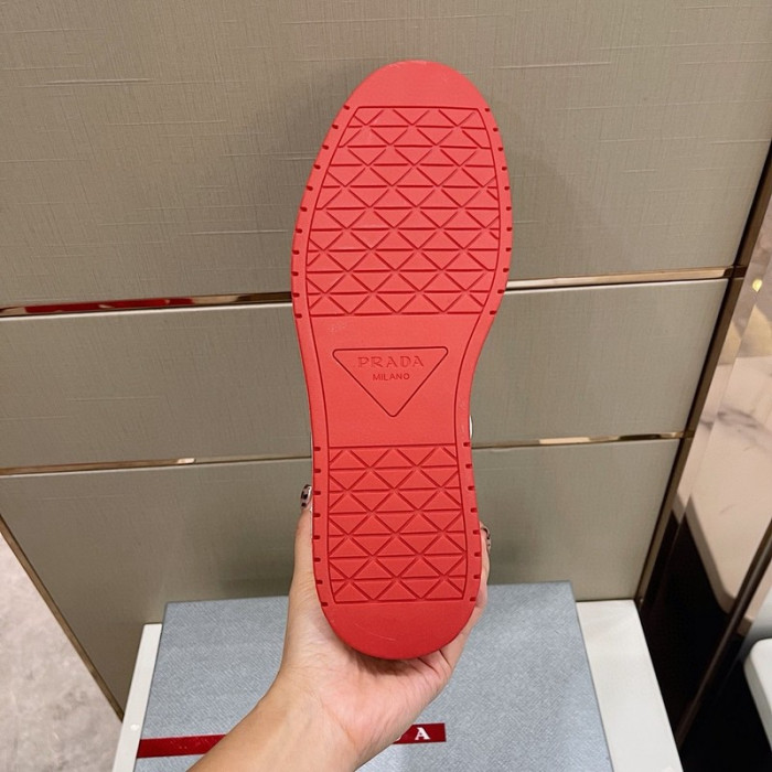Pra*a sneaker