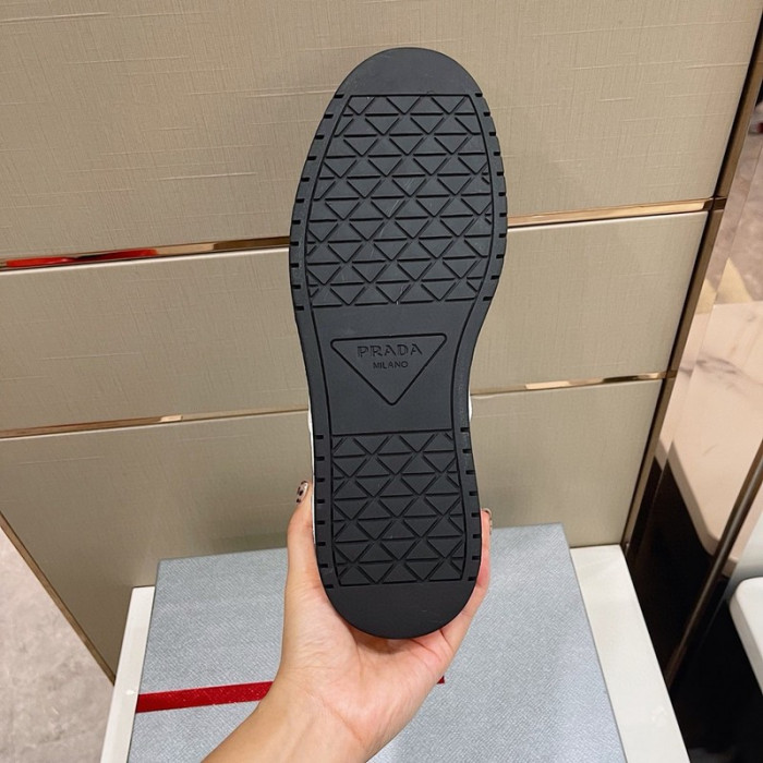 Pra*a sneaker