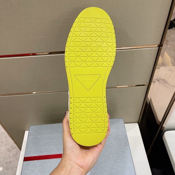 Pra*a sneaker