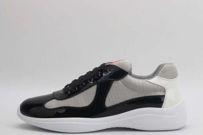 Pra*a sneaker