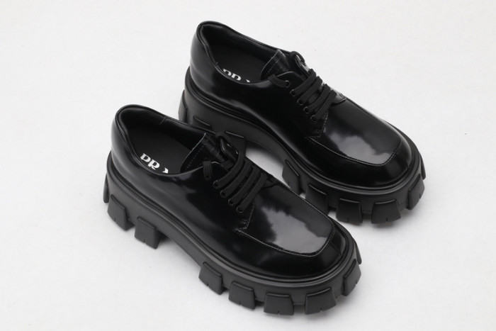 Pra*a SHOES